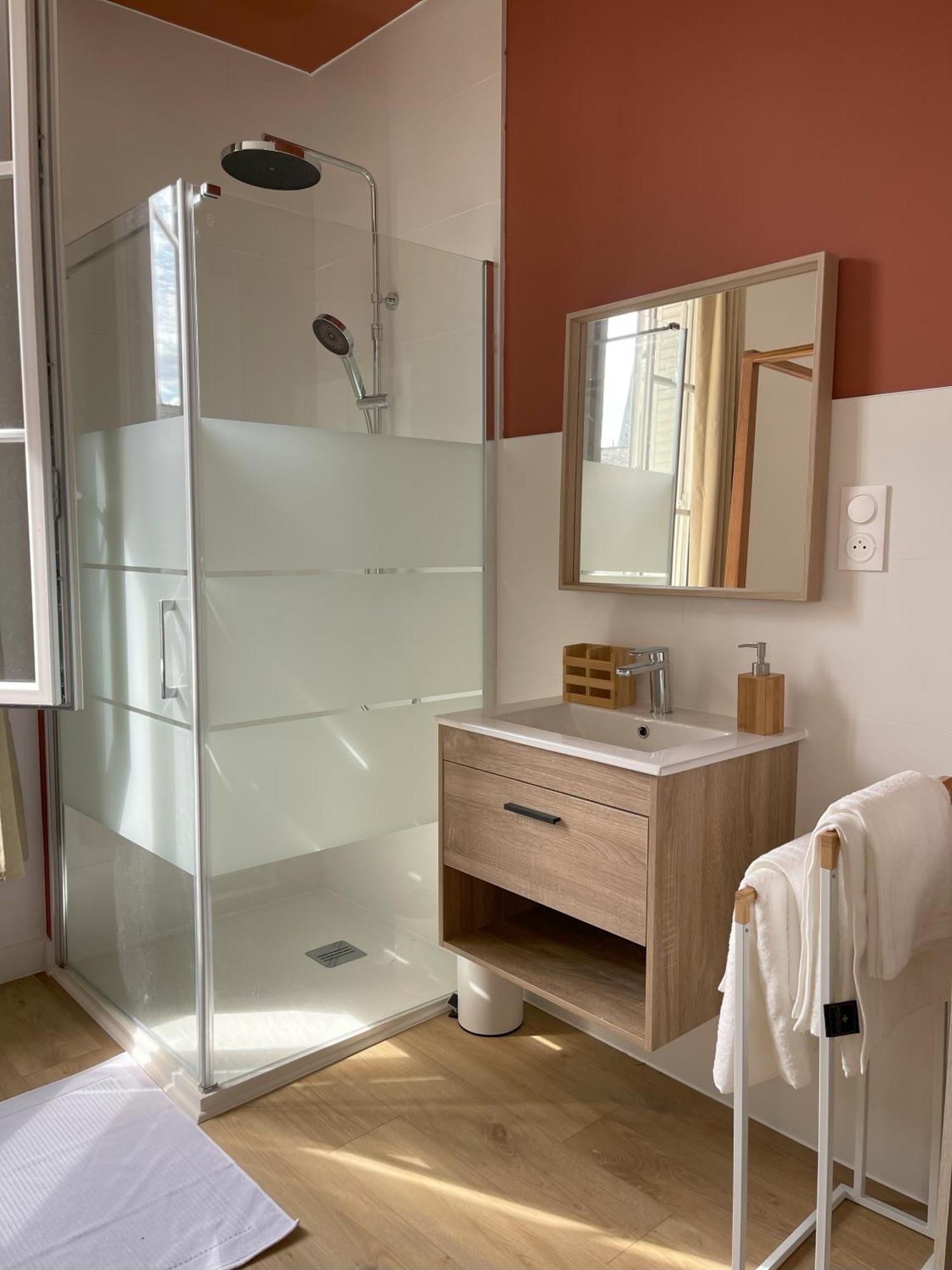 Elegance & Confort Au Coeur De Cholet ! Luaran gambar